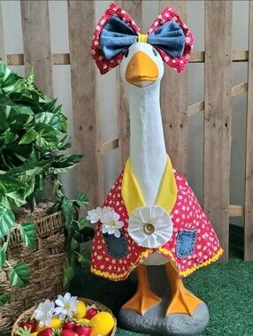 Large Concrete Porch Goose Daisy Print Outfit & Bow